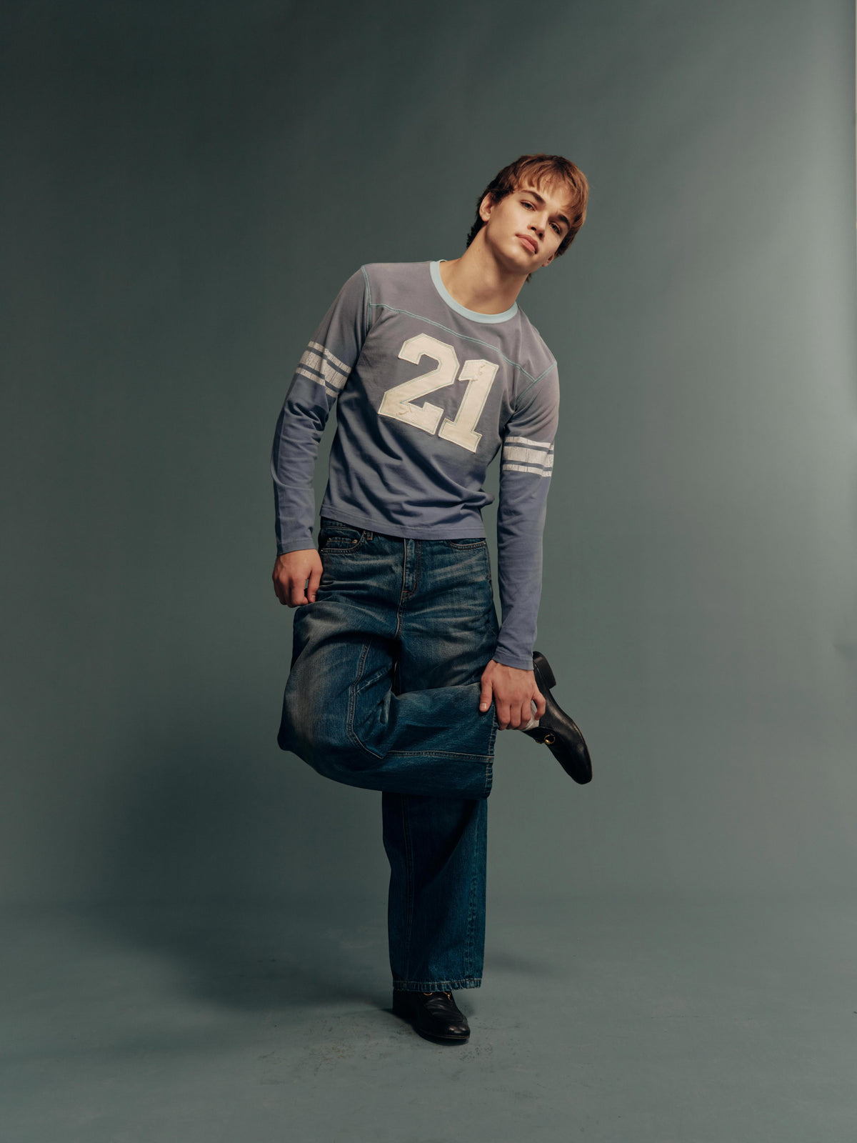 Garment-Washed Cotton Brushed-Finish Long-Sleeve T-Shirt with Appliqué Embroidery and “21” Print, Relaxed Fit