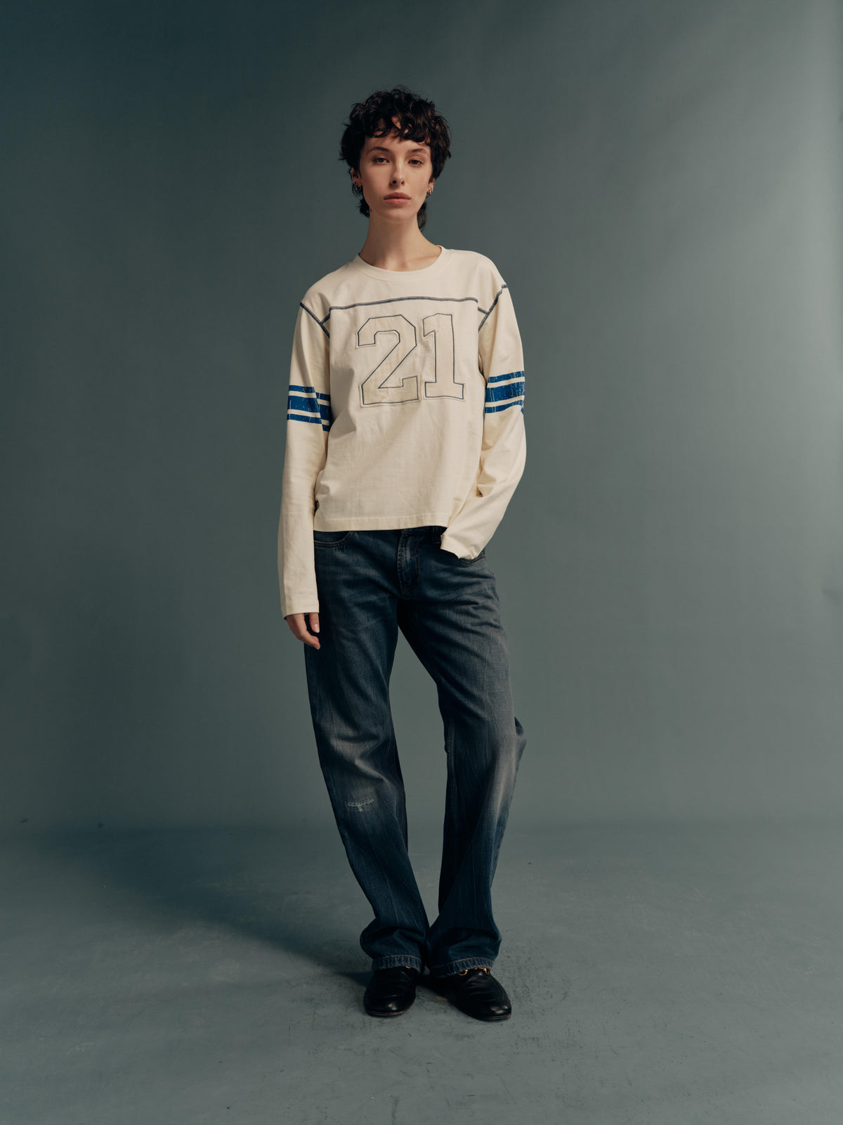Garment-Washed Cotton Brushed-Finish Long-Sleeve T-Shirt with Appliqué Embroidery and “21” Print, Relaxed Fit